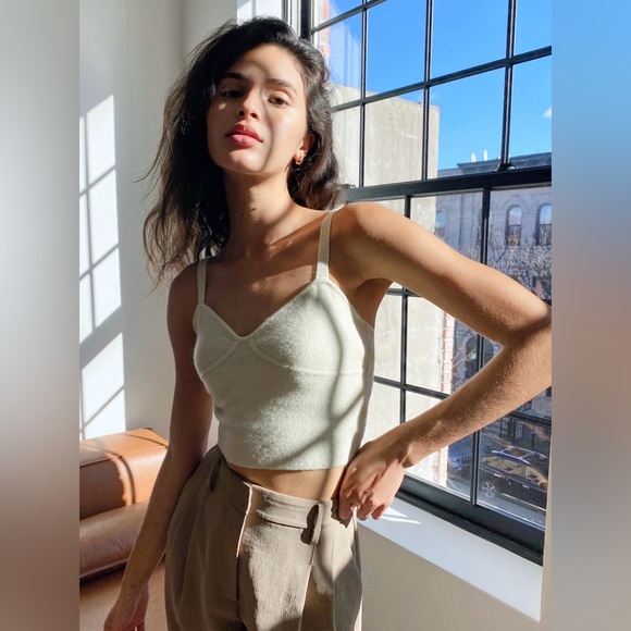 Aritzia Wilfred Silicy cream sweater tank - Picture 1 of 6